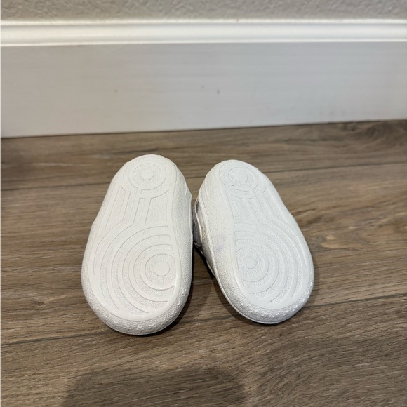 Nike White Baby Crib Shoes - 2C - Picture 3 of 4
